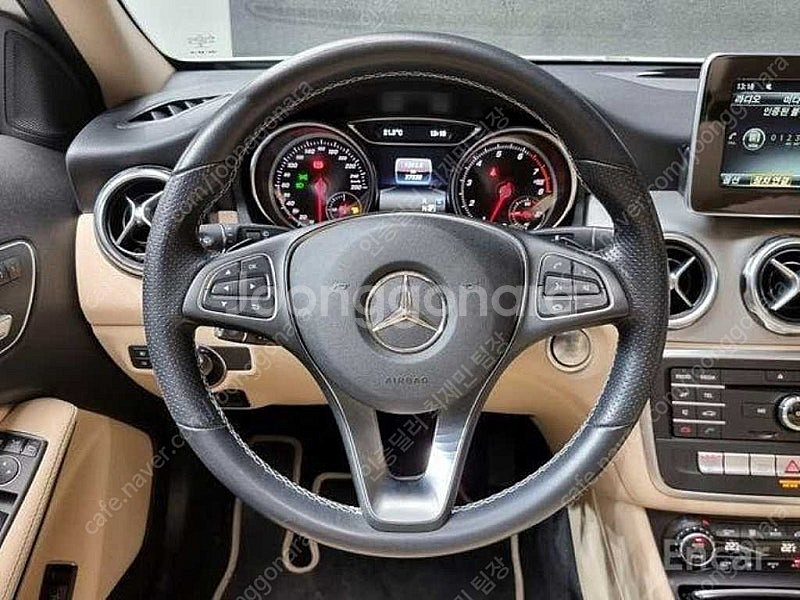 벤츠 GLA 중고 벤츠 GLA클래스 중고 2019년식 37,312km GLA220 수원중고차--9