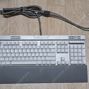 커세어 기계식 키보드 K70 RGB MK.2 SE (은축) 판매합니다!