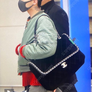 @@[XXL] 샤넬 X 퍼렐 플랩백 XXL