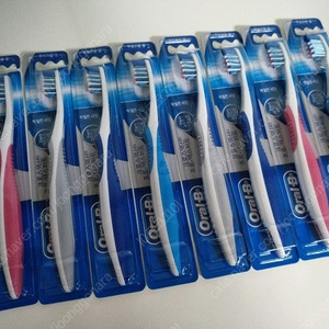 오랄비 크로스액션 탁월한세정력 칫솔(구버전)