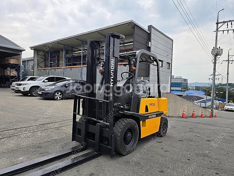 저렴한 중고지게차 현대 2톤 디젤지게차 PF20D--1