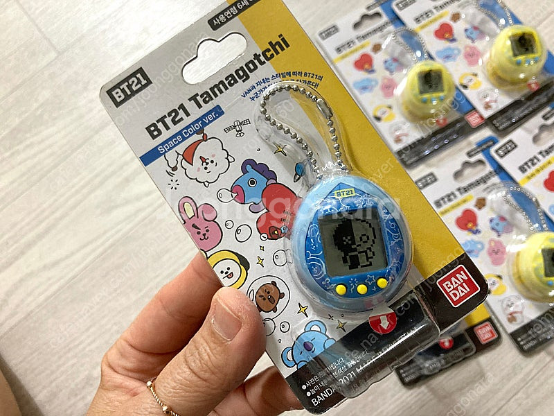 반다이 BT21 다마고치 게임기 새제품--2