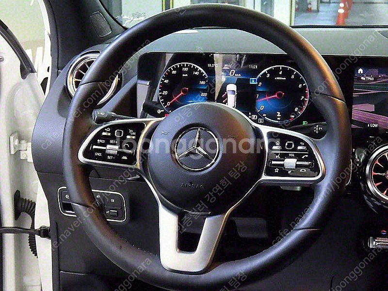 벤츠 GLA 중고 벤츠 GLA클래스 중고 흰색 2021년식 50,920km GLA220 중고자동차--8