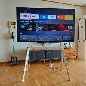 (수원)2022년 구입 55인치 4K UHD LED 스마트 TV + 이젤형 스탠드 /모니터 가능