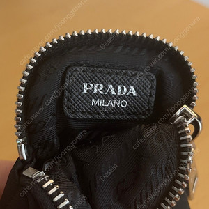 PRADA 리나일론 미니 파우치