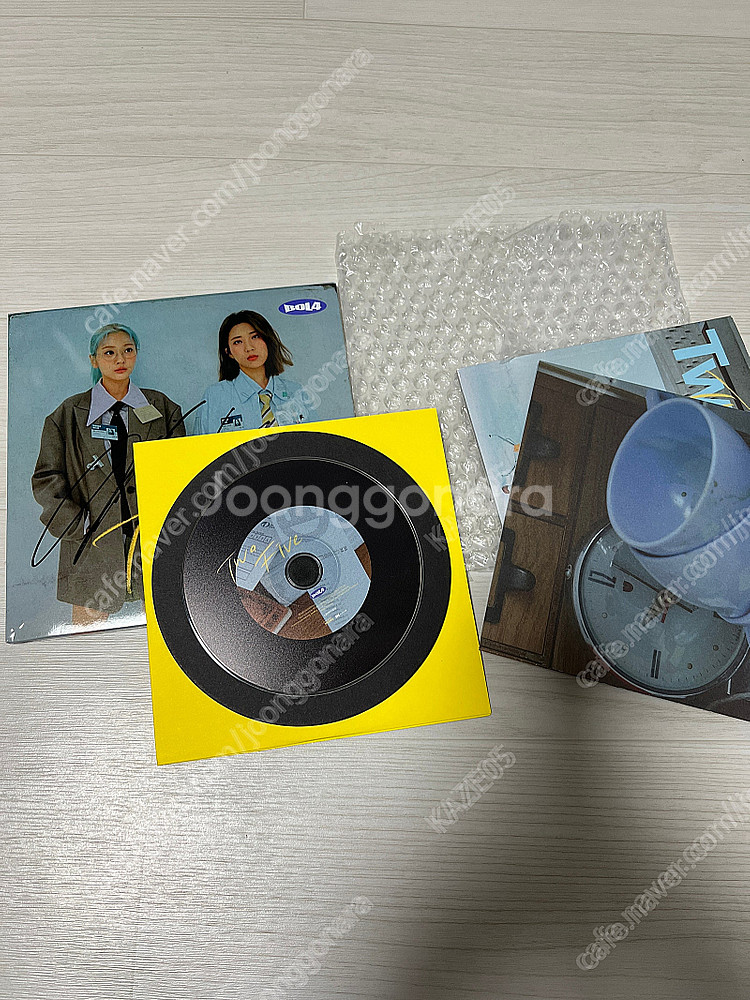 볼빨간사춘기 싸인CD 친필싸인CD Two Five--3