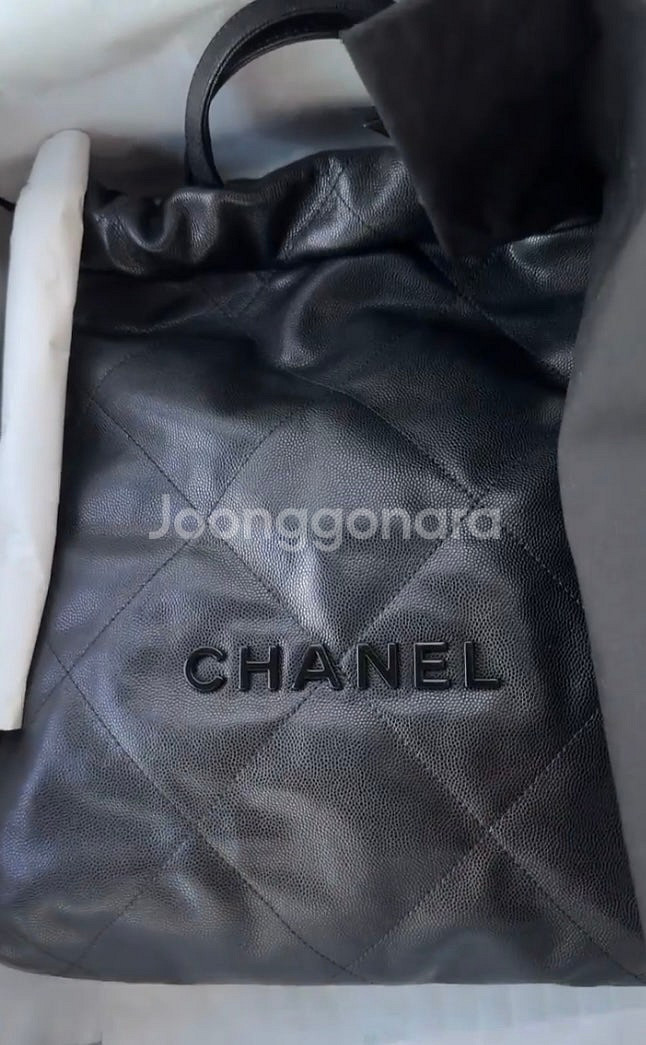샤넬22백팩/캐비어백팩/샤넬백팩/올블랙샤넬백팩/로고리스백팩/탑핸들백팩--0