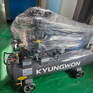 경원 5마력 피스톤 콤프레샤 중고 판매합니다. (냉동식 드라이어 포함)