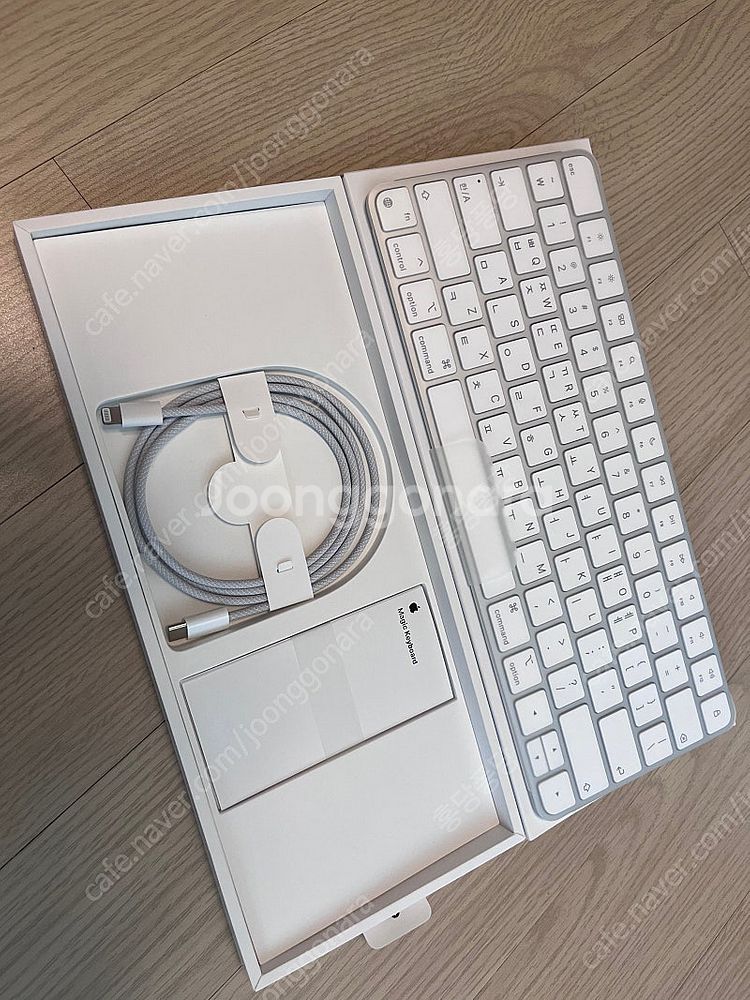 애플 매직키보드 A2450 팝니다--1