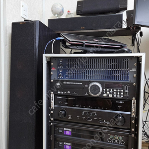 홈 시어터 ,야마하 7.2채널,클립쉬 레퍼런스 스피커,QSC 4채널 시네마파워앰프, CDJ-3000 Professional CD,dbx 1231 그래픽 이퀄라이저등