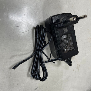 아답타 220v to 12v 1.5A