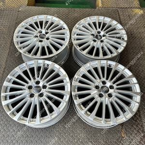 18인치 아우디 C8 A6 프리미어 40TDI 중고휠 1대분 PCD112 8.0J +39(생활기스약간)