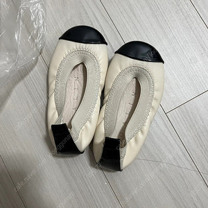 꺌랑 깔랑 꺌량 여아 플랫슈즈️베이지 블랙