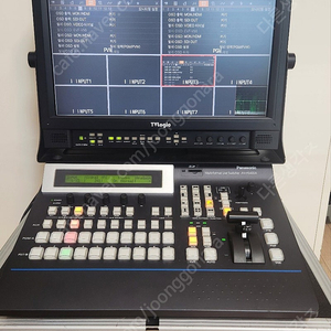 불용품 장비 정리합니다. 파나소닉 AV-HS400A 스위처, TV로직 LVM-172W 모니터 팝니다