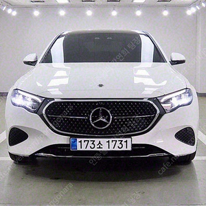 벤츠 E클래스 중고 벤츠 중고 승용차 흰색 2025년식 207km E200 아방가르드 중고차카페