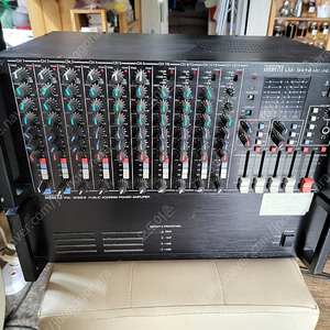 인터엠 LM 9414 라인믹서와 인터엠 PA9324 파워앰프 셋트로 판매 합니다