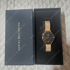 다니엘 웰링턴 PETITE MELROSE DW시계 로즈골드 블랙다이얼 메탈워치 28mm 미착용 제품