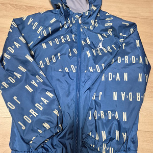 나이키조던키즈 바람막이 116-122