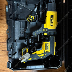 상태 좋은 디월트 DCF620D2 충전 매거진 팝니다