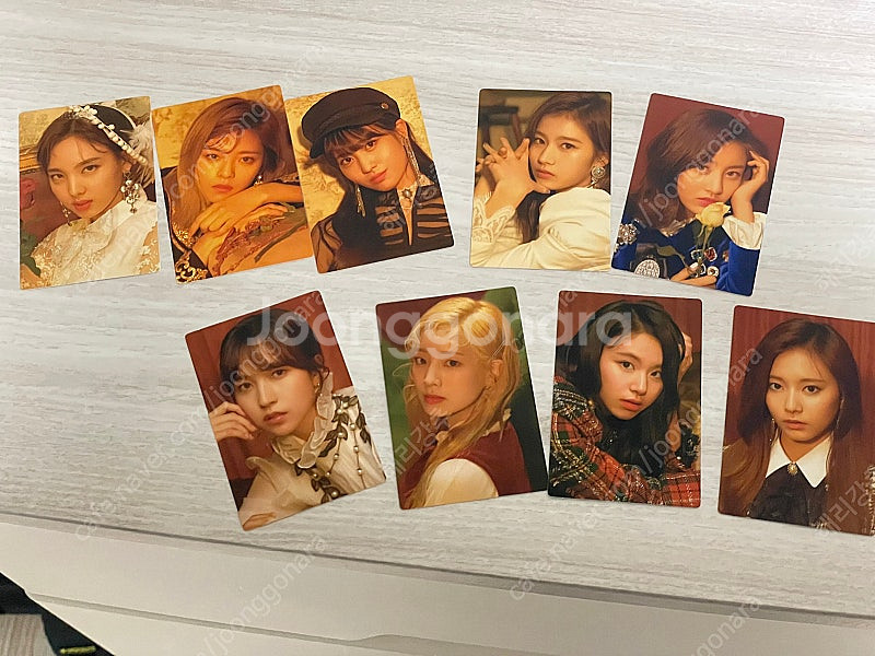 트와이스 포토카드, 뱃지 등 공식 굿즈 판매합니다.--0