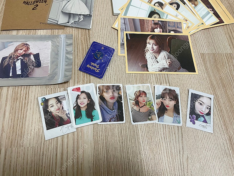 트와이스 포토카드, 뱃지 등 공식 굿즈 판매합니다.--5