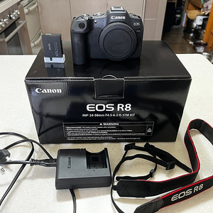 25년 2월 14일 정품등록 2000컷 미만 eos R8 바디 팝니다.