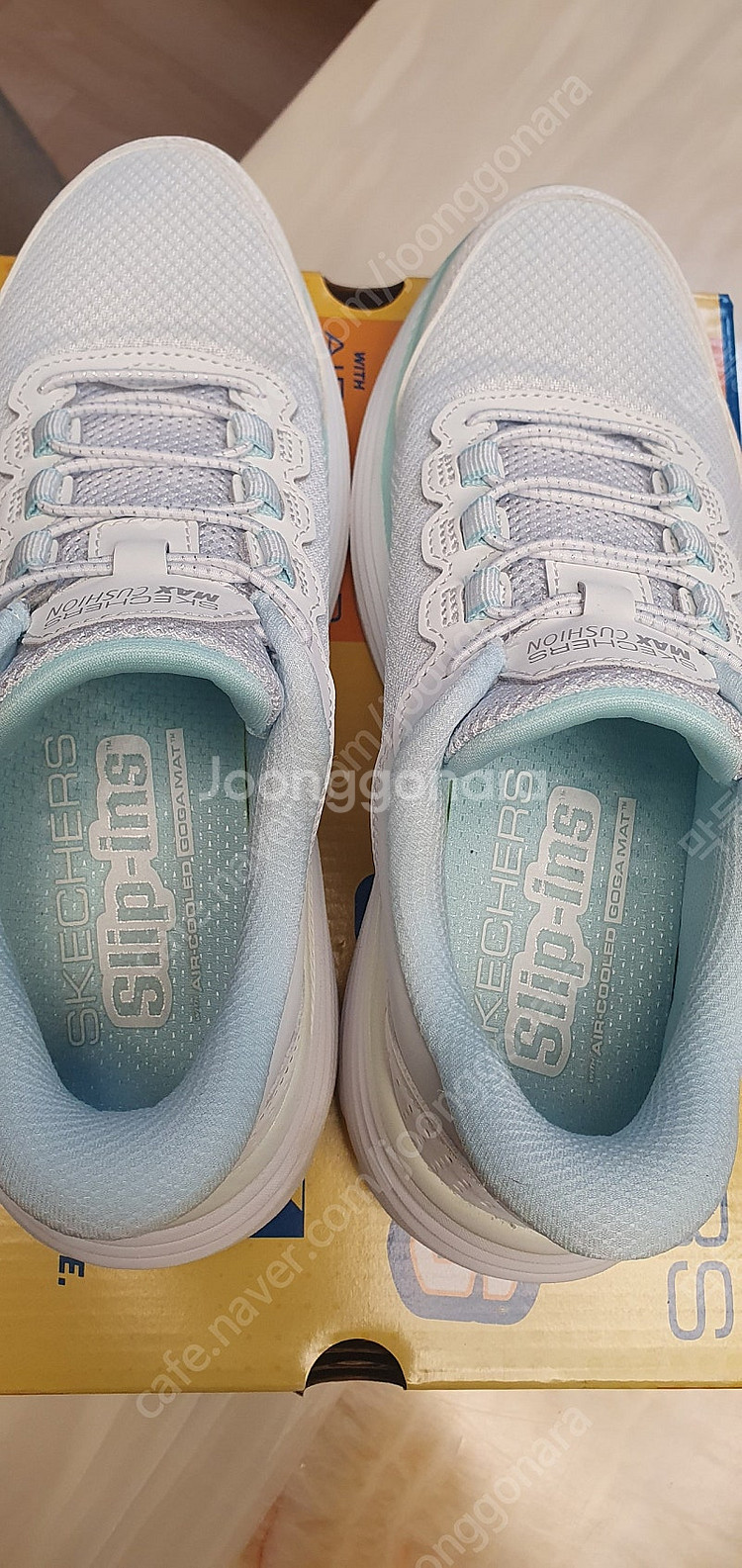 스케쳐스 맥스쿠셔닝 슬립인스 230 화이트--1