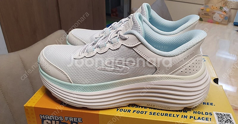 스케쳐스 맥스쿠셔닝 슬립인스 230 화이트--2