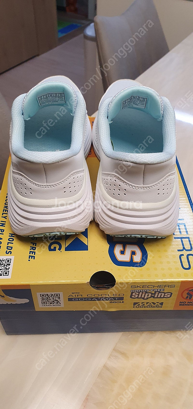 스케쳐스 맥스쿠셔닝 슬립인스 230 화이트--3