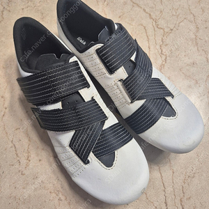 피직 템포 R5 파워스트랩 클릿슈즈 (fizik) 화이트 컬러 42.5 사이즈