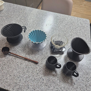 하리오 V60 메탈 드리퍼 매트블랙 팝니다.