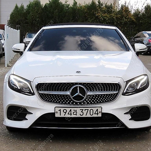 벤츠 e220d 중고 E클래스 흰색 2018년식 65,390km E220d 카브리올레 수원중고차