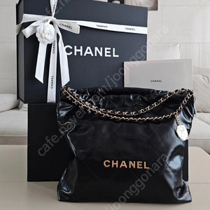 샤넬22 블랙 미듐 크림정품 상태 신품급 판매 합니다