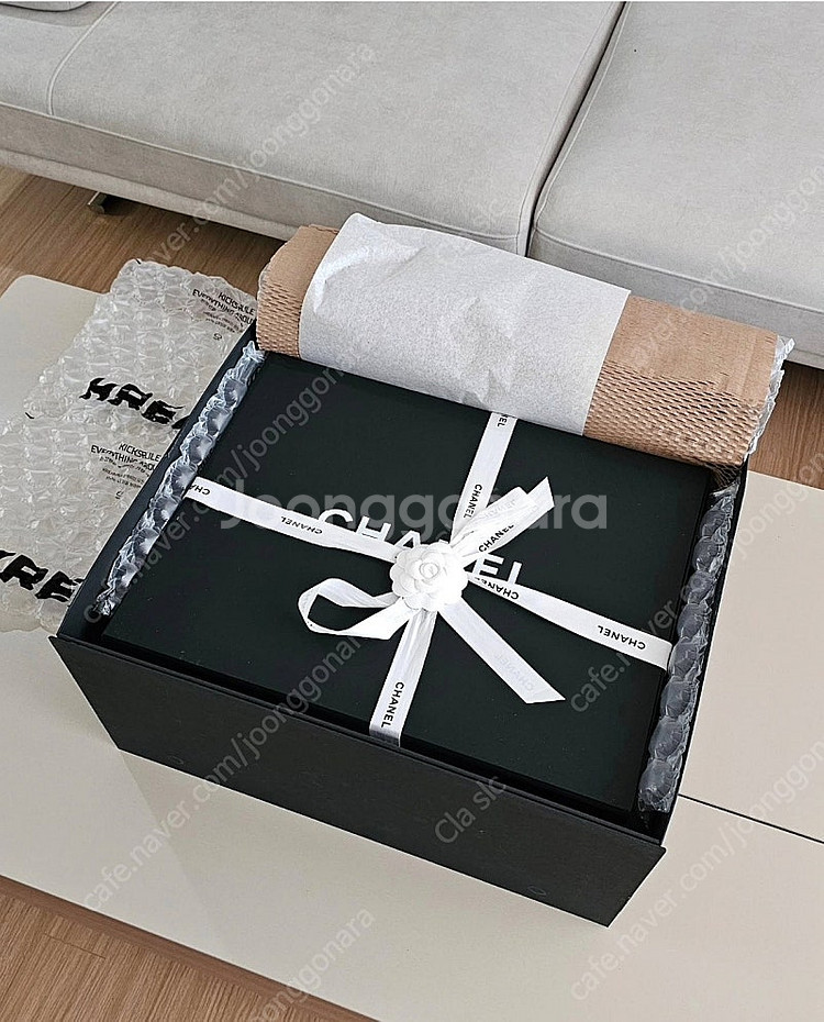 샤넬22 블랙 미듐 크림정품 상태 신품급 판매 합니다--1