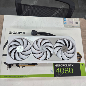 기가바이트 RTX 4080 AERO OC 16G 팔아요