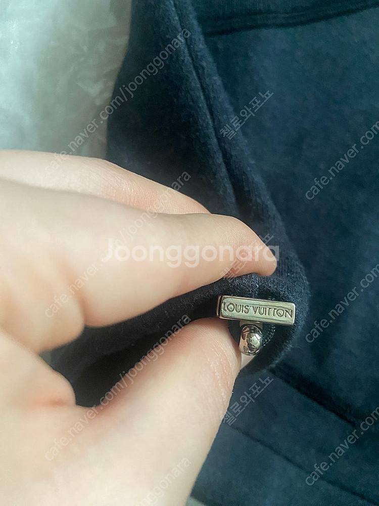 루이비통 패치 후드집업 m사이즈 챠콜--3