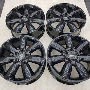 [판매]18인치 순정정품(중고)휠 BMW 미니쿠퍼 클럽맨S F54 F55 유광블랙(분체도장) 판매