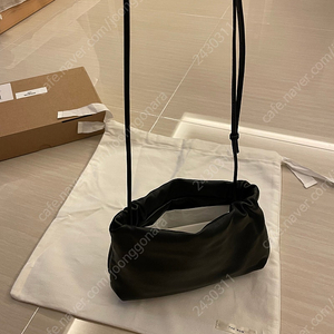 THE ROW 더로우 부어스 백 Bourse Bag 클러치백 정유미백 판매