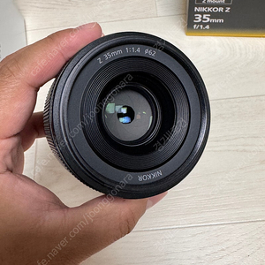 니콘 Z 35mm f1.4 렌즈 거의 새것 팝니다.
