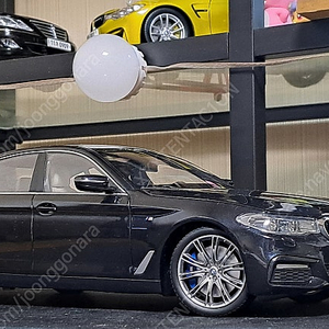 교쇼 BMW 5시리즈 G30 다이캐스트 1:18, 1/18