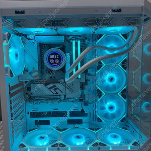 [게이밍 PC] Ryzen 7 9800X3D 화이트 반본체 / 그래픽카드 추가 문의