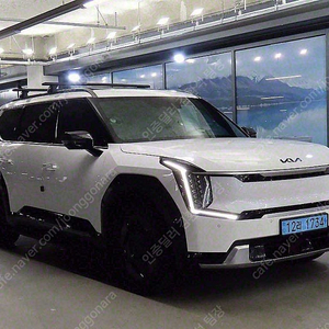 중고차 기아 EV9 중고 진주색 2024년식 41,818km 4WD 어스 실시간 차량견적문의