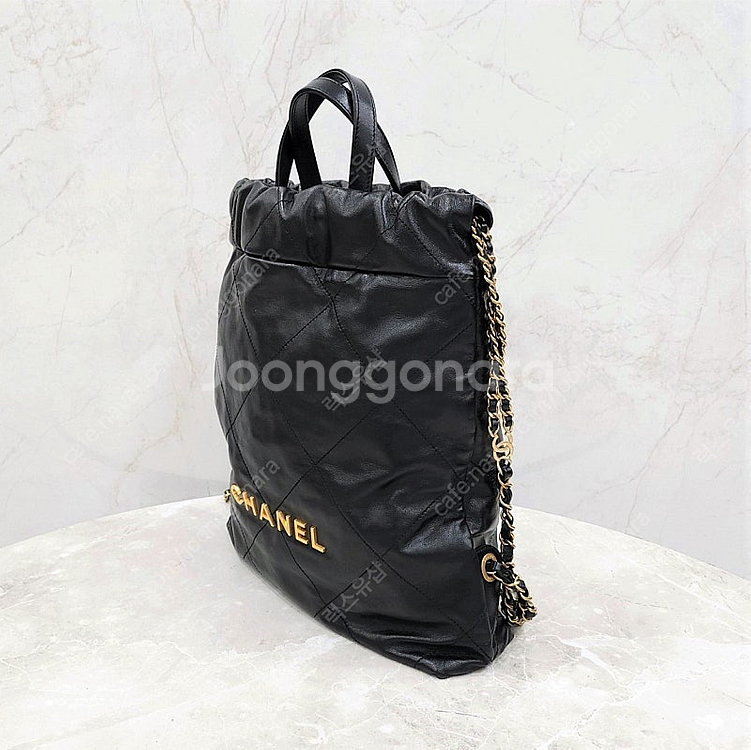 [럭스유] 샤넬 22백팩 블랙 카프스킨 스몰 신형내장칩--1