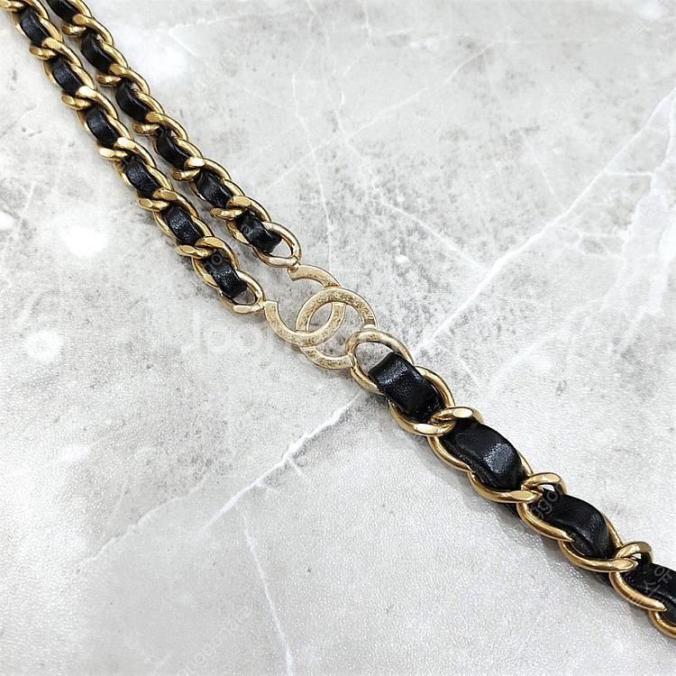 [럭스유] 샤넬 22백팩 블랙 카프스킨 스몰 신형내장칩--3