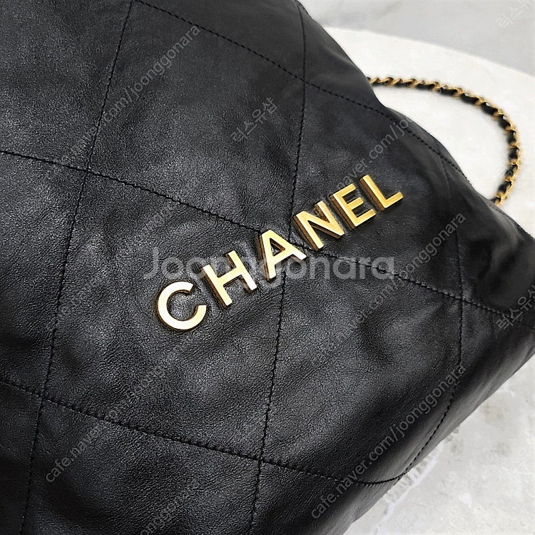 [럭스유] 샤넬 22백팩 블랙 카프스킨 스몰 신형내장칩--4