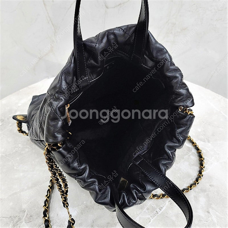 [럭스유] 샤넬 22백팩 블랙 카프스킨 스몰 신형내장칩--6