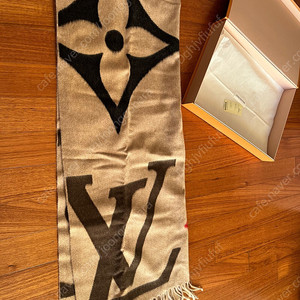 루이비통 머플러(세번착용 가격대폭인하)