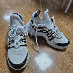 루이비통 아치라이트 240 팝니다