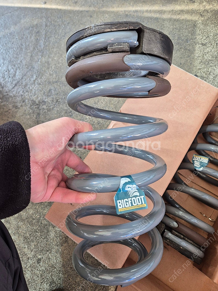 뉴쏘렌토R 뒷 빅풋스프링(2인치업)팝니다--4