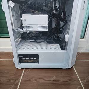 최신 본체 인텔 ultra5 235 팝니다. 택포 52만원.